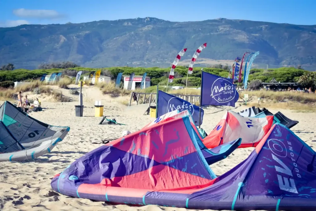 Cours de kitesurf Tarifa débutanty - matériel duotone