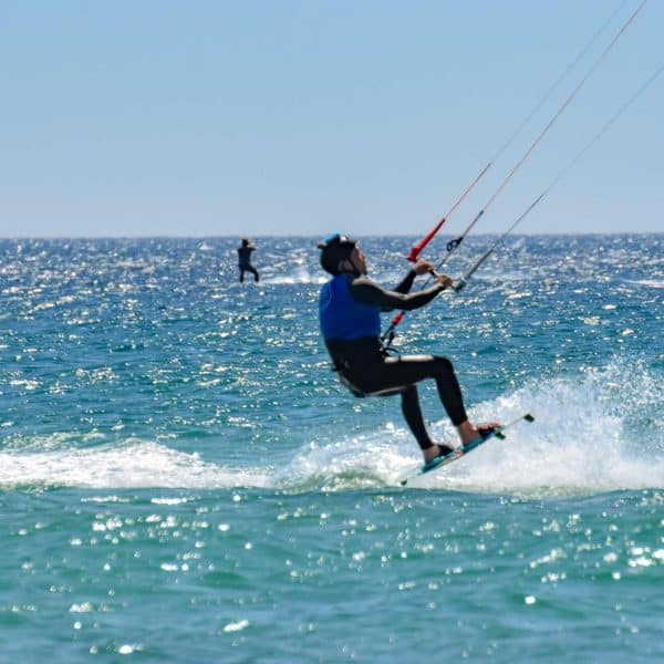 hoe springen kitesurfen